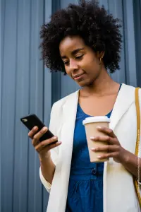 img en la palma de la mano 3 • https://brillandoenlaoscuridad.org/es/en-la-palma-de-tu-mano-3-apps-revolucionarias/ • Recursos y Herramientas • aplicaciones, noticias, tecnologías •